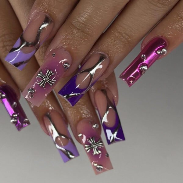 O1CN01c1xfpX2NGHuQpmlzB_!!4234819935-0-cib JP3486-Gothic Glow: Amethyst French Tips with Chrome Hearts & Silver Chains 🖤